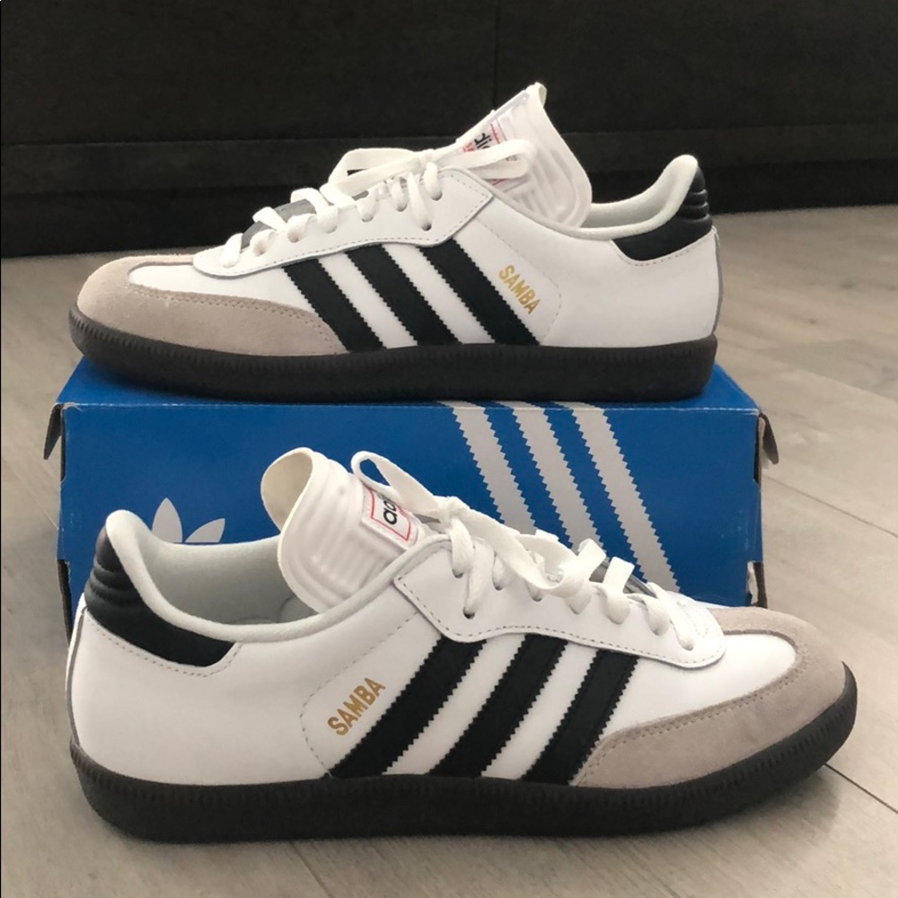 LIKE NEW ADIDAS SAMBA Classic